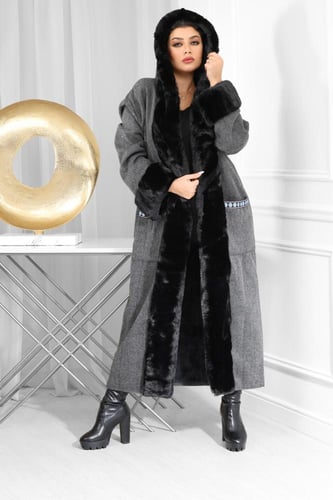 فروة شتوية طويلة مخططة مبطنة بالفرو من الداخل بجيب...