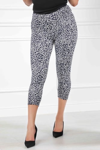 بنطال قطني سكيني بخصر مطاطي وطول لمنتصف الساق مزين...