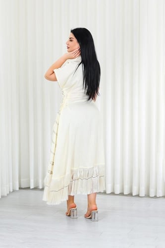 جلابية قماش بطول يصل للكاحل بأكمام قصيرة بتطريز جم...