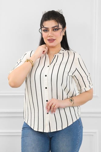 قميص نسائي نص كم مخطط بشكل طولي وياقة بشكل V