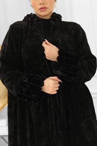 فروة شتوية طويلة موحدة اللون مزودة بفرو على القبعة...