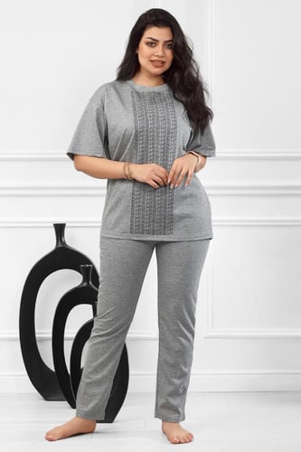 ترنج نسائي كاجوال تيشرت بأكمام متوسطة الطول مزين ب...