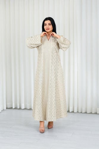 جلابية قماش بطول يصل للكاحل بياقة صغيرة وتطريز تقل...