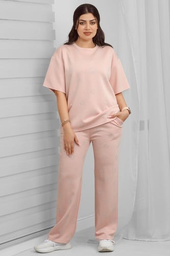 ترنج نسائي كاجوال مزين بطبعات متكررة على التيشرت و...