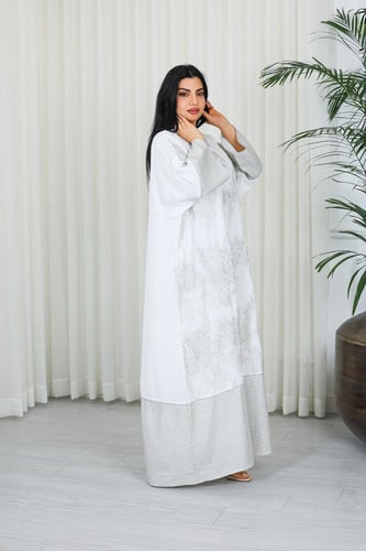 جلابية قماش بطول يصل للكاحل بنهايات أكمام واسعة وي...