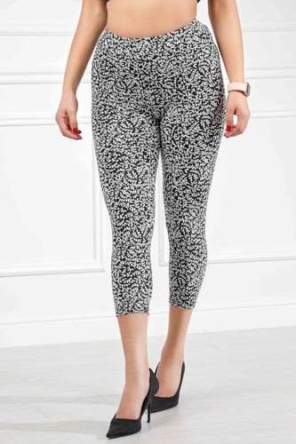 بنطال قطني سكيني بخصر مطاطي وطول لمنتصف الساق مزين...