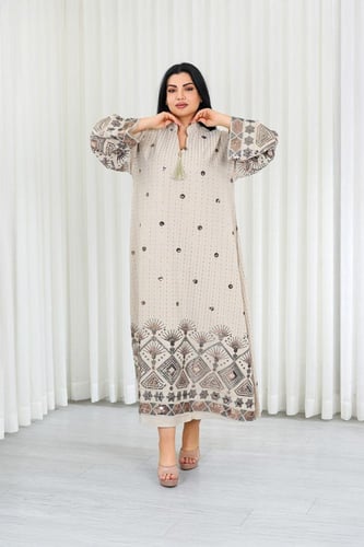 جلابية قماش بطول يصل للكاحل وياقة صغيرة مفتوحة على...