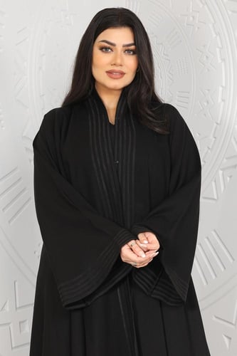 عباية قماش كريب الفاخر خطوط زري أسود في الأمام وال...