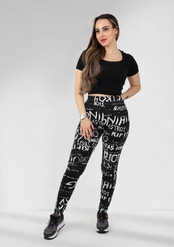 بنطال قطني سكيني بخصر مطاطي ومزين بنقشة بشكل كتابة...