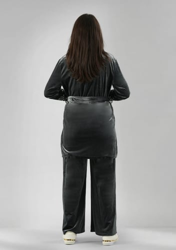 ترنج شتوي مخمل مزين بالترتر على نهايات الأكمام وال...