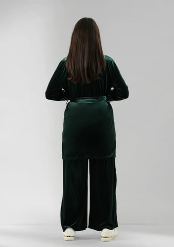 ترنج شتوي مخمل مزين بالترتر على نهايات الأكمام وال...