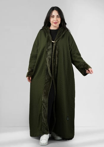 فروة شتوية طويلة مبطنة بالفرو من الداخل بتطريز طول...