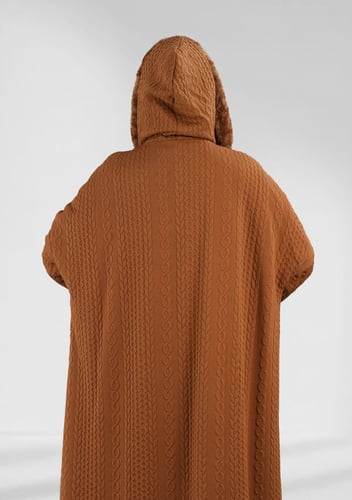 فروة شتوية طويلة مبطنة بالفرو من الداخل بتطريز طول...