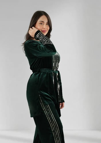 ترنج شتوي مخمل مزين بالترتر على نهايات الأكمام وال...