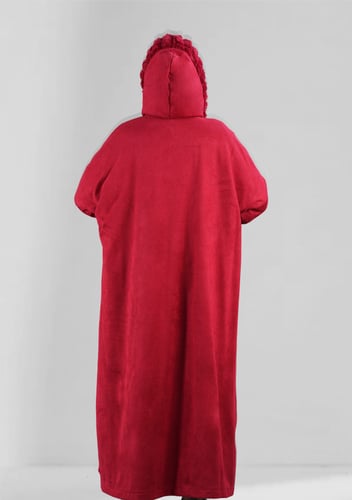 فروة شتوية طويلة مبطنة بالفرو من الداخل مزودة بأكم...