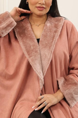 فروة شتوية طويلة ناعمة مبطنة بالفرو من الداخل وأكم...