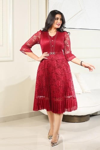 فستان كلاسيكي مع شيفون كم متوسط