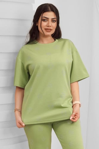 ترنج نسائي كاجوال مزين بطبعات متكررة على التيشرت و...