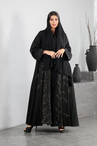 عباية كريب فاخر تطريز نحاس دبل كلوش