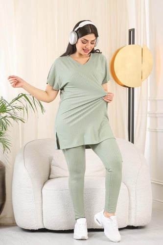 ترنج نسائي كاجوال ريب سادة تيشرت طويل وياقة V وبنط...