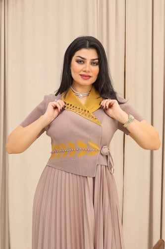 فستان كلاسيكي مكسر نصف كم بحزام