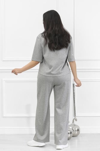 ترنج نسائي كاجوال طبي تيشرت قصير مزين بالترتر اللا...