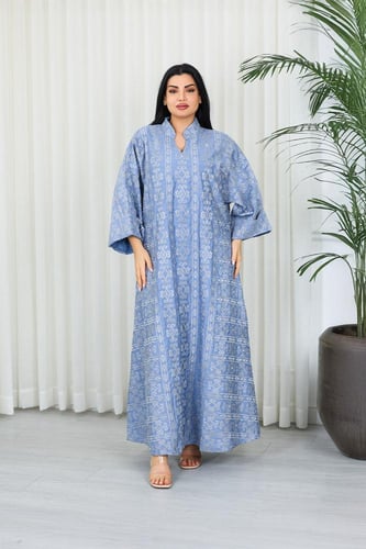 جلابية قماش بطول يصل للكاحل بأكمام واسعة مطوية متو...