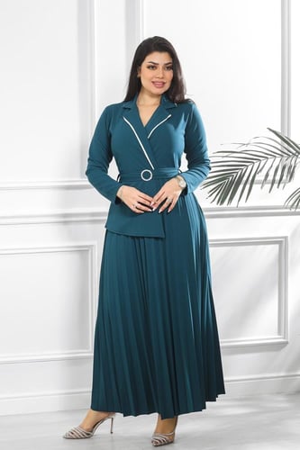 فستان كاجوال فلو بكسرات بأكمام طويلة وحزام على الخ...