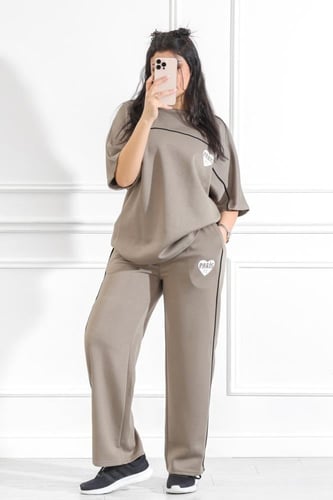 ترنج نسائي كاجوال بأكمام متوسطة الطول مزين بخط أبي...