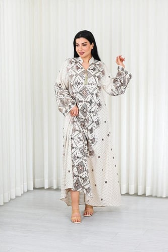 جلابية قماش بطول يصل للكاحل وياقة صغيرة مفتوحة على...