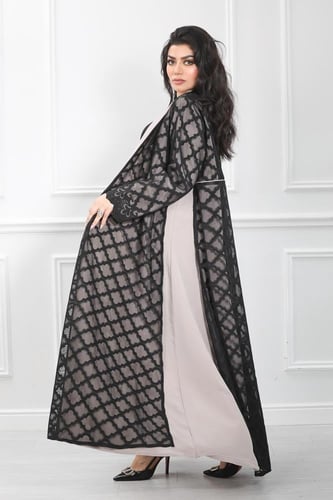 عباية قماش كريب ناعم ملون طبقتين دانتيل نص كلوش