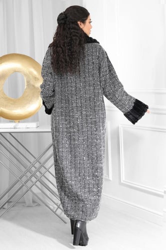 فروة شتوية طويلة مطرزة مزودة بجيب مثلثية وفرو على...