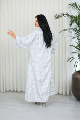 جلابية قماش بطول يصل للكاحل بأكمام واسعة مطوية متو...