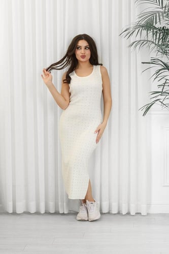 فستان شتوي حفر بياقة دائرية وستراس بطول يصل لأسفل...