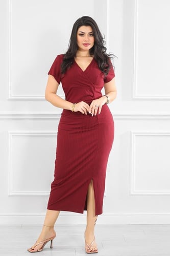 فستان كاجوال ريب مفتوح على الصدر بشكل V ومزموم على...