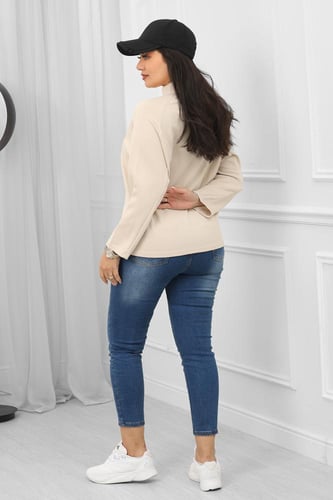 بلوفر بياقة مرتفعة ومزودة بطبعة من الأمام