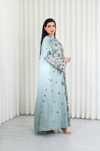 جلابية قماش بطول يصل للكاحل وياقة صغيرة مفتوحة على...