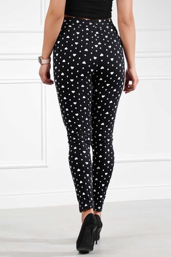 بنطال قطني سكيني بخصر مطاطي مزين بنقشة القلوب على...