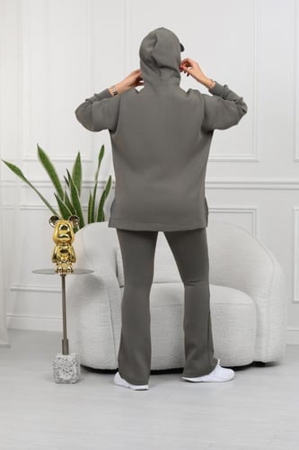 ترنج شتوي كاجوال توب عريض وبنطال ضيق من الأعلى ويت...