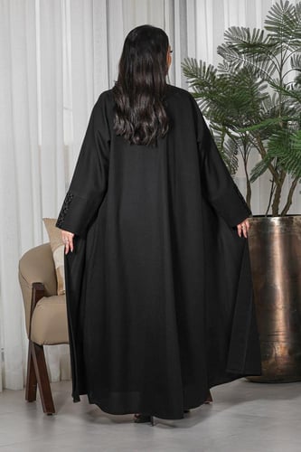عباية قماش كريب الفاخر بتطريز أسود في الكم والأسفل