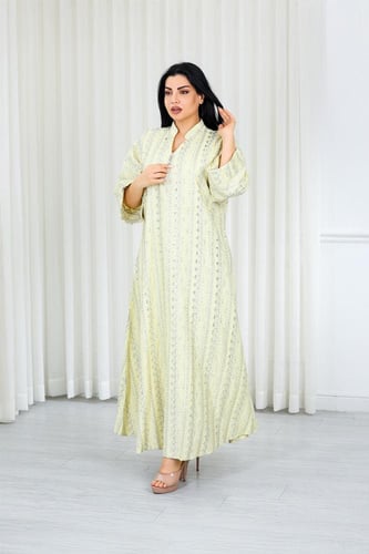 جلابية قماش بطول يصل للكاحل بأكمام واسعة وياقة صغي...