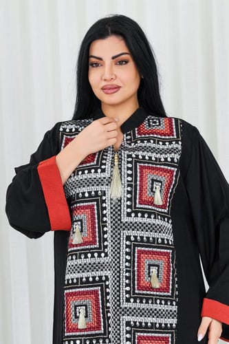 جلابية قماش بطول يصل للكاحل وياقة صغيرة مفتوحة على...