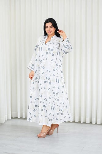 جلابية قماش بطول يصل للكاحل بأكمام واسعة وياقة مزي...