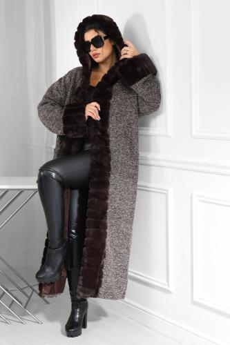 فروة شتوية بقبعة وفرو من الأمام والأكمام