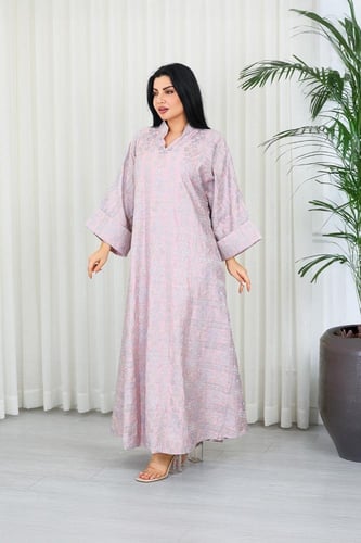 جلابية قماش بطول يصل للكاحل بأكمام واسعة مطوية متو...