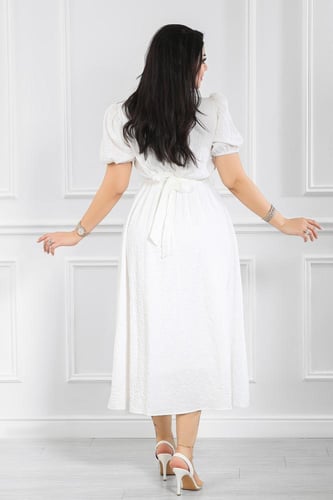 فستان كاجوال بأكمام منفوخة وطول يصل لمنتصف الساق