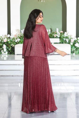 فستان سهرة طويل ياقة مدورة وأكمام مزينة بالترتر بن...