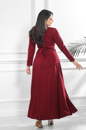 فستان كاجوال فلو بكسرات بأكمام طويلة وحزام على الخ...