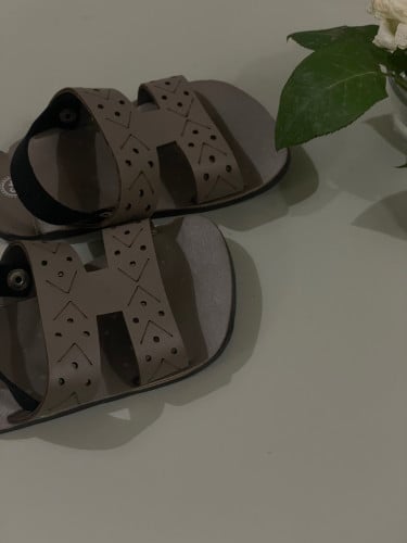 حذاء صندل اطفال عمر سنه وسنتين الرجاء كتابه العمر...