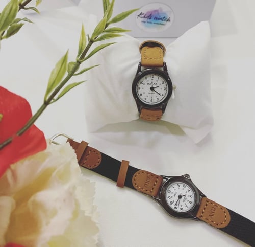 ساعة مُناسبة لعمر سنة وما فوق(غير مقاومة للماء)